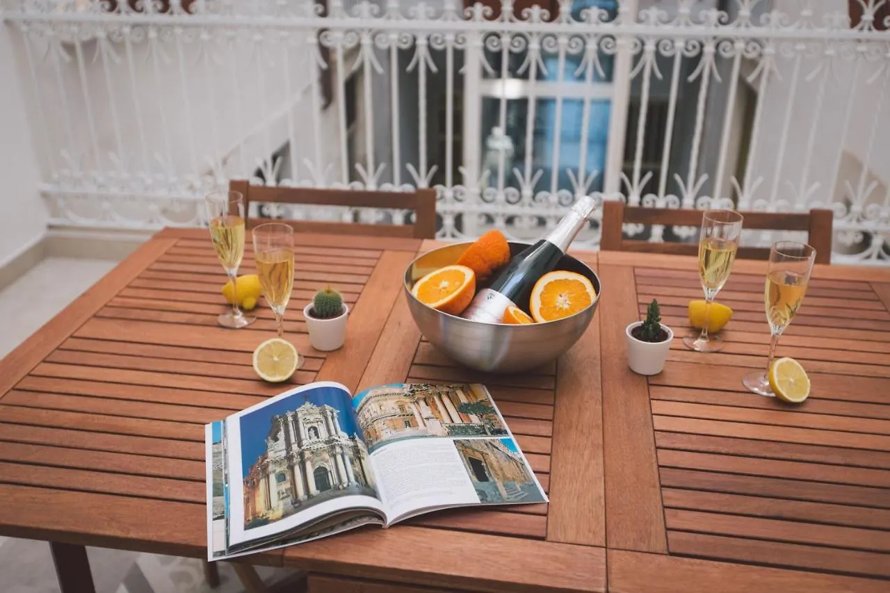 New Apartment With Patio Syracuse Italy