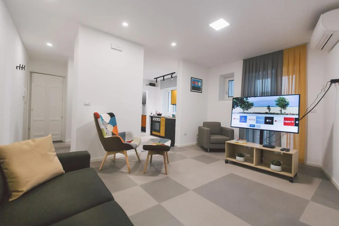 New Apartment With Patio Syracuse Italy